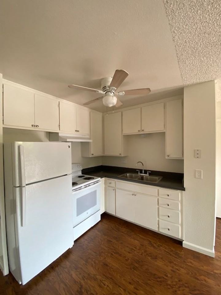 Vista Capri Apartments in Kearny Mesa - Photo 7 of 34