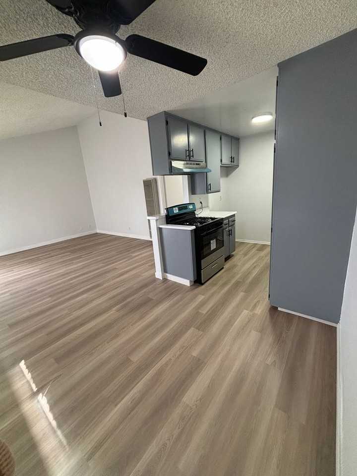 WOODCREST APARTMENTS - Photo 4 of 24