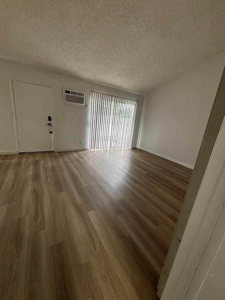 WOODCREST APARTMENTS - Photo 5 of 24