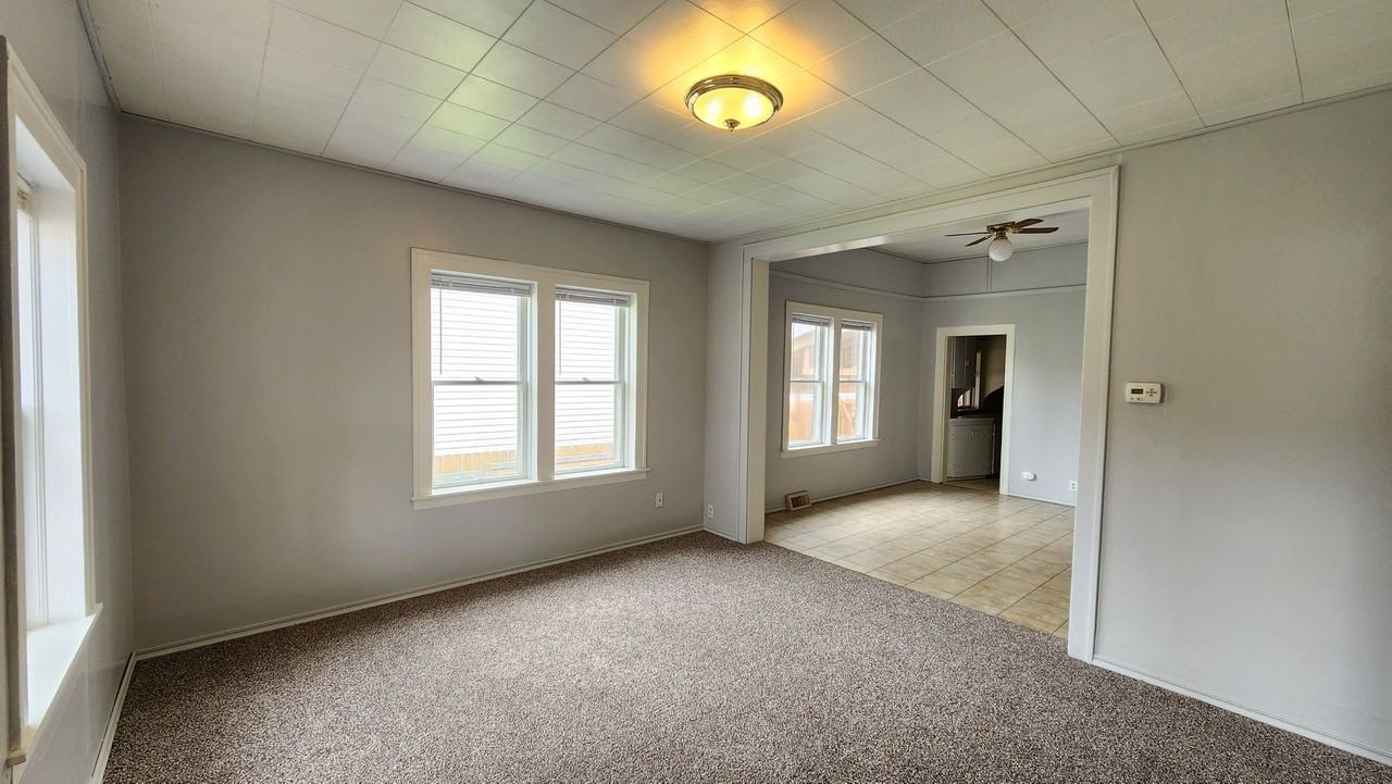 405 E Spruce St - Photo 2 of 26