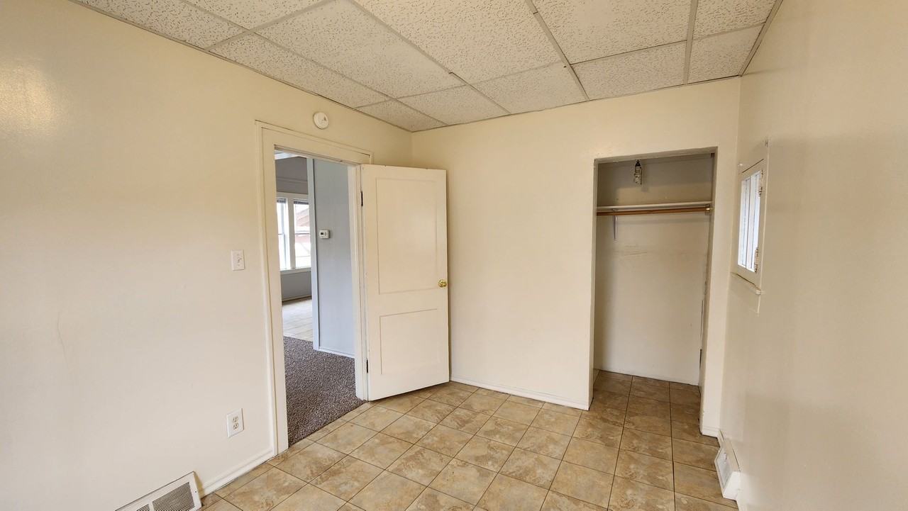 405 E Spruce St - Photo 5 of 26