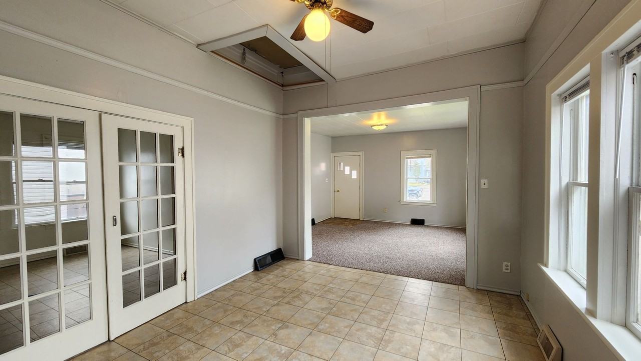 405 E Spruce St - Photo 7 of 26