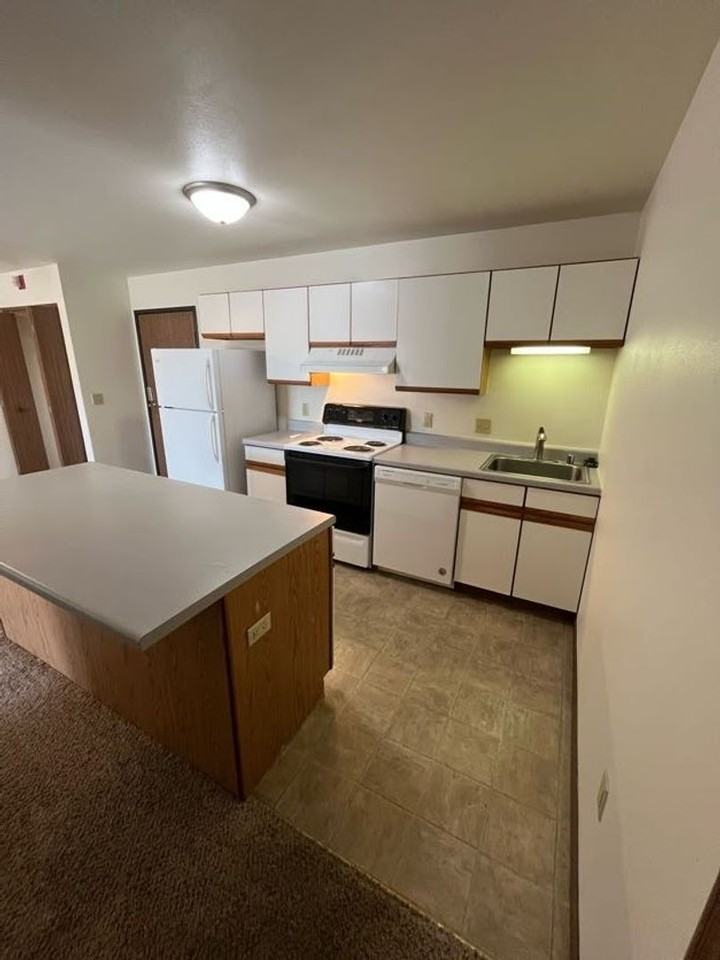 West Win Heights Apartments - Photo 2 of 33