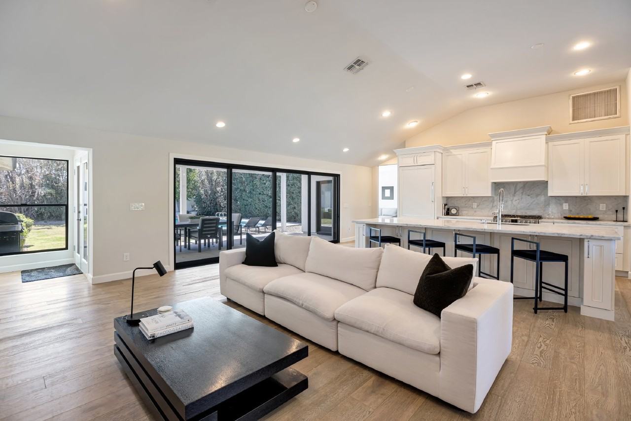 4513 E Avalon Dr - Photo 5 of 35