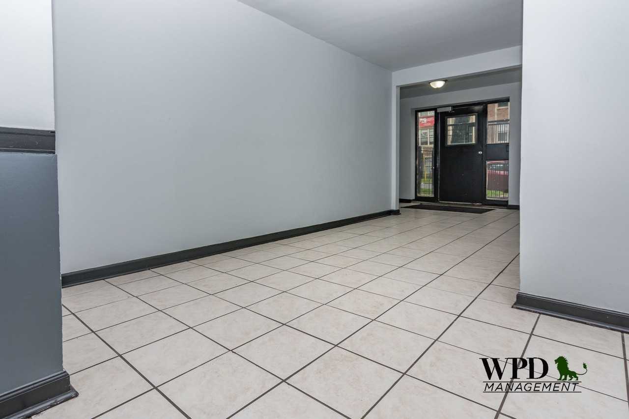 7549 S Essex Ave - Photo 7 of 19