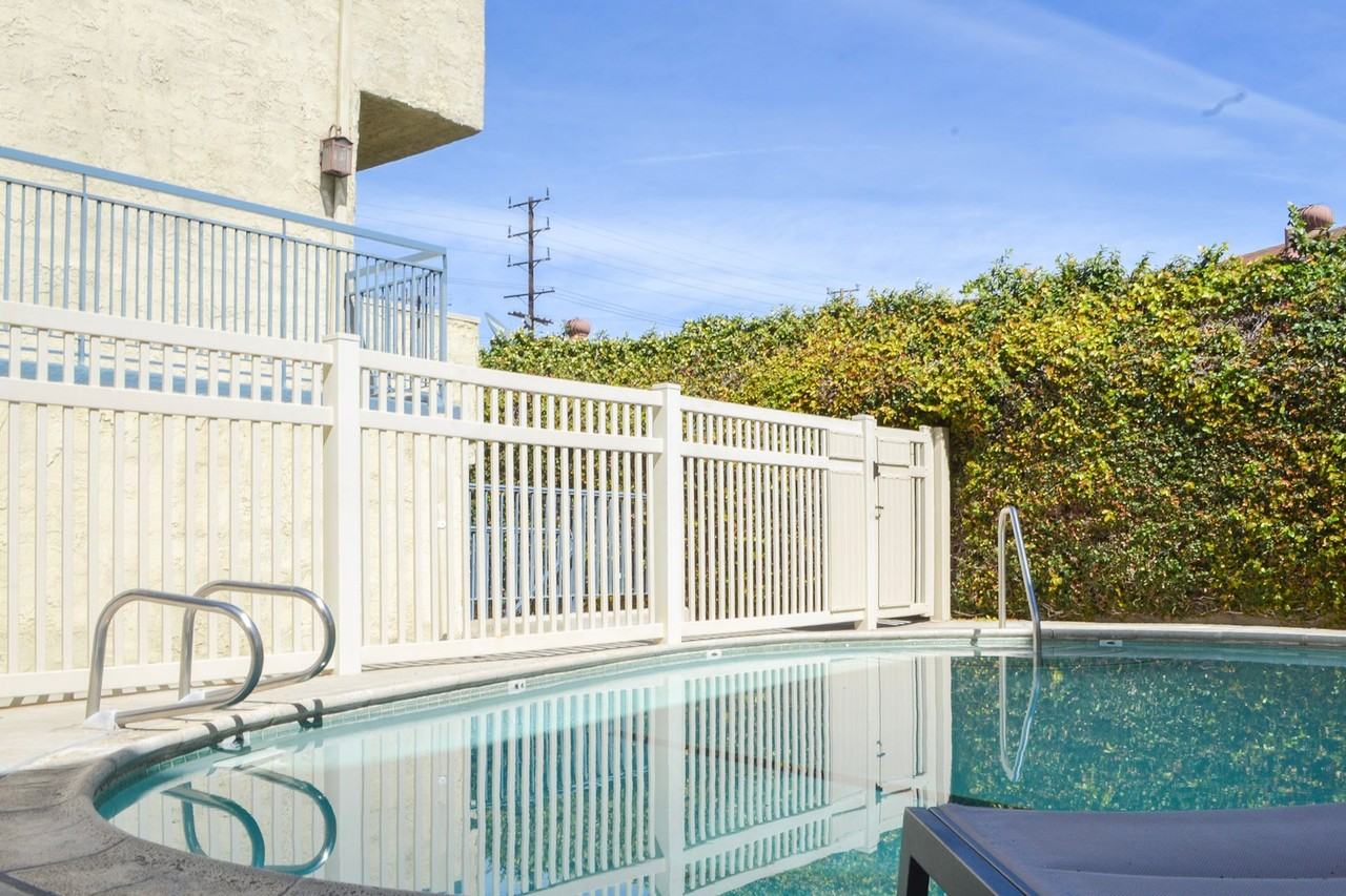 Barrymore Apartments - Photo 2 of 4