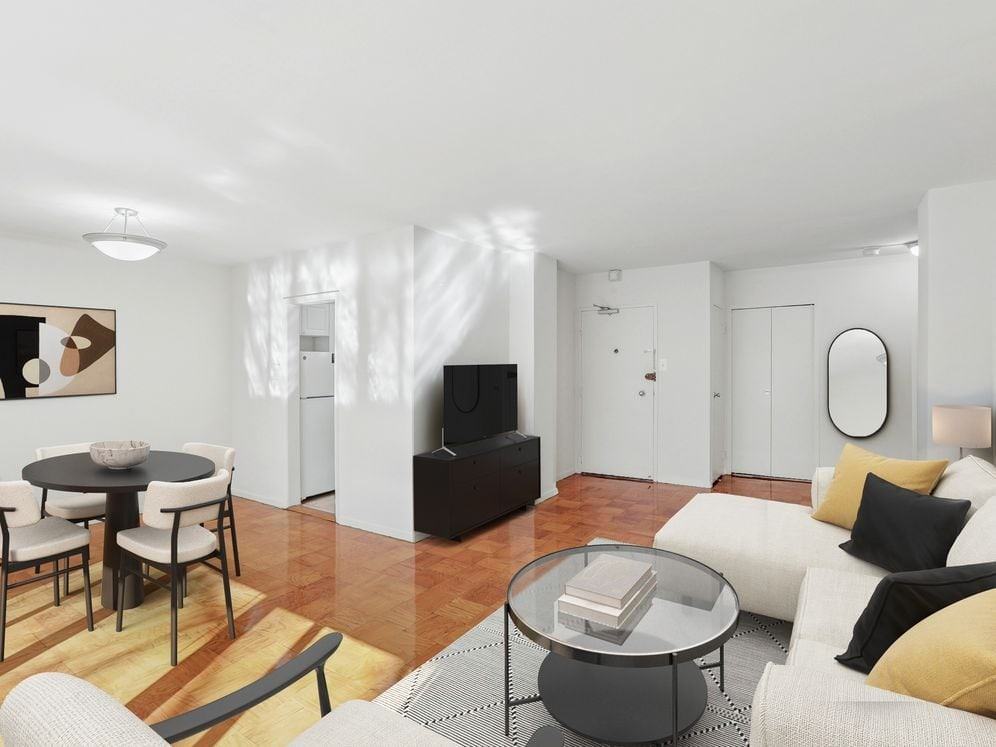 The Statesman - Photo 2 of 19