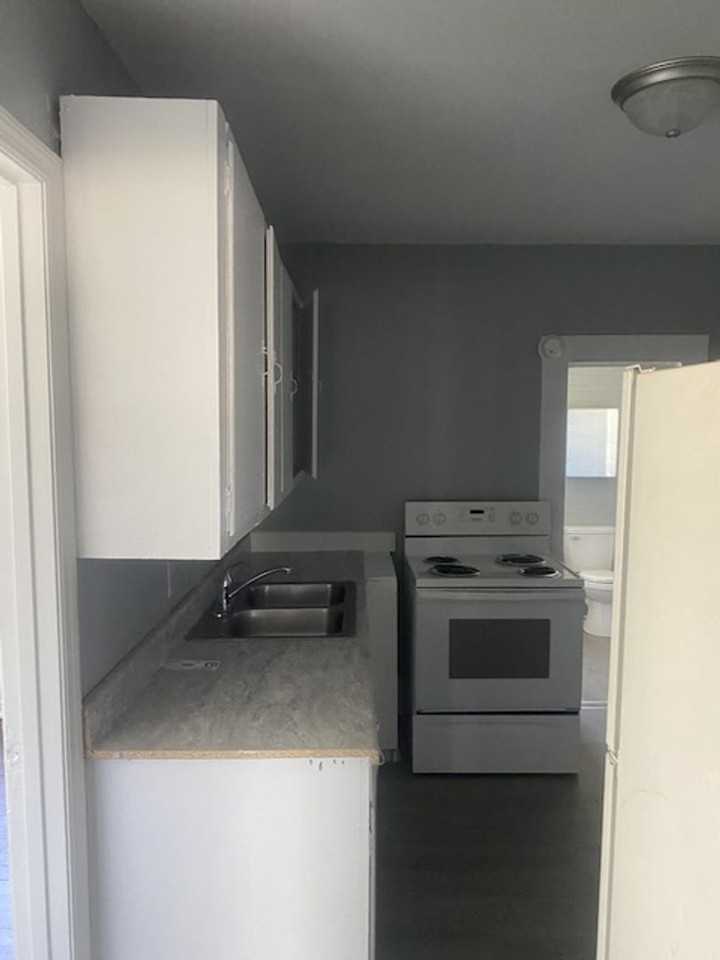 1357 Glover St - Photo 3 of 15