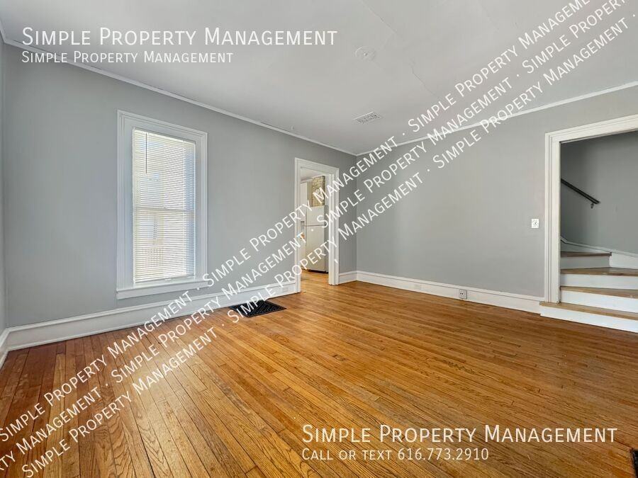 203 Benjamin Ave Se - Photo 2 of 16