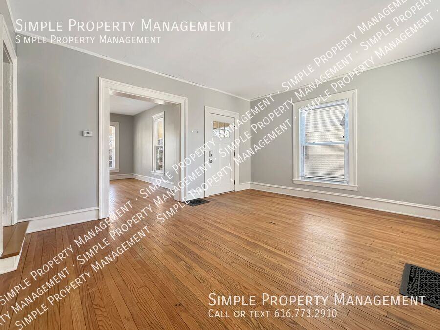 203 Benjamin Ave Se - Photo 3 of 16