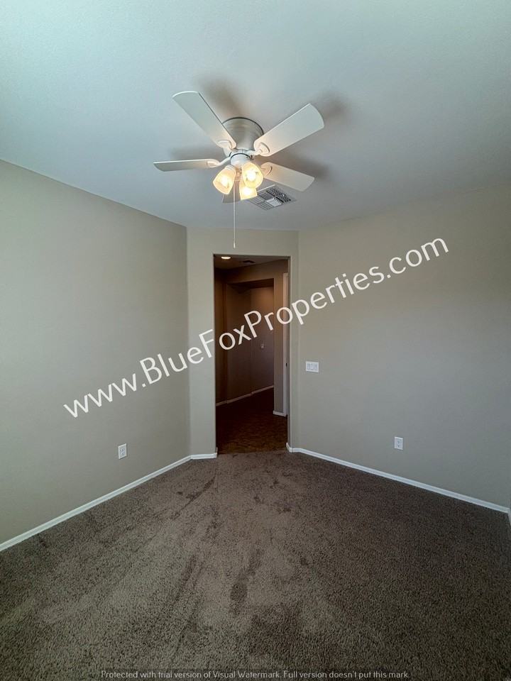 10140 S Rolling Water Dr - Photo 3 of 26