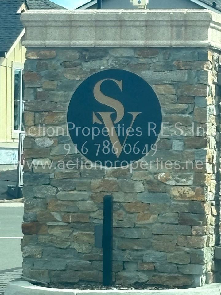 2305 Longmire Loop - Photo 2 of 38