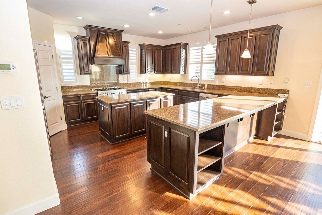 2744 Valley Oak Pl - Photo 2 of 39
