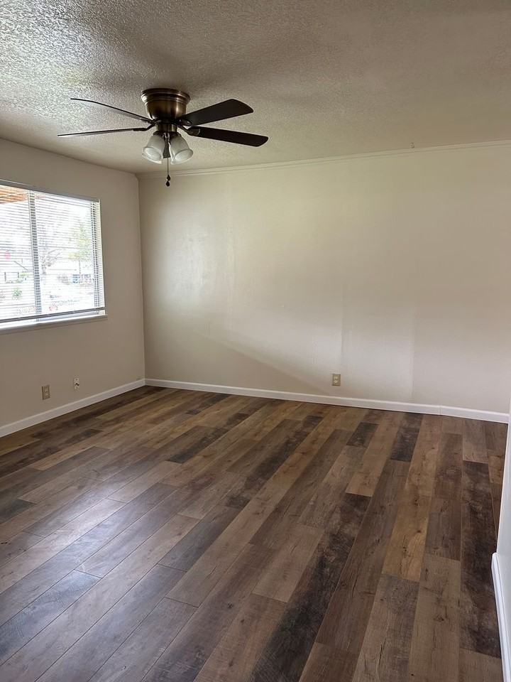 1043 W Nevada Ct - Photo 2 of 10