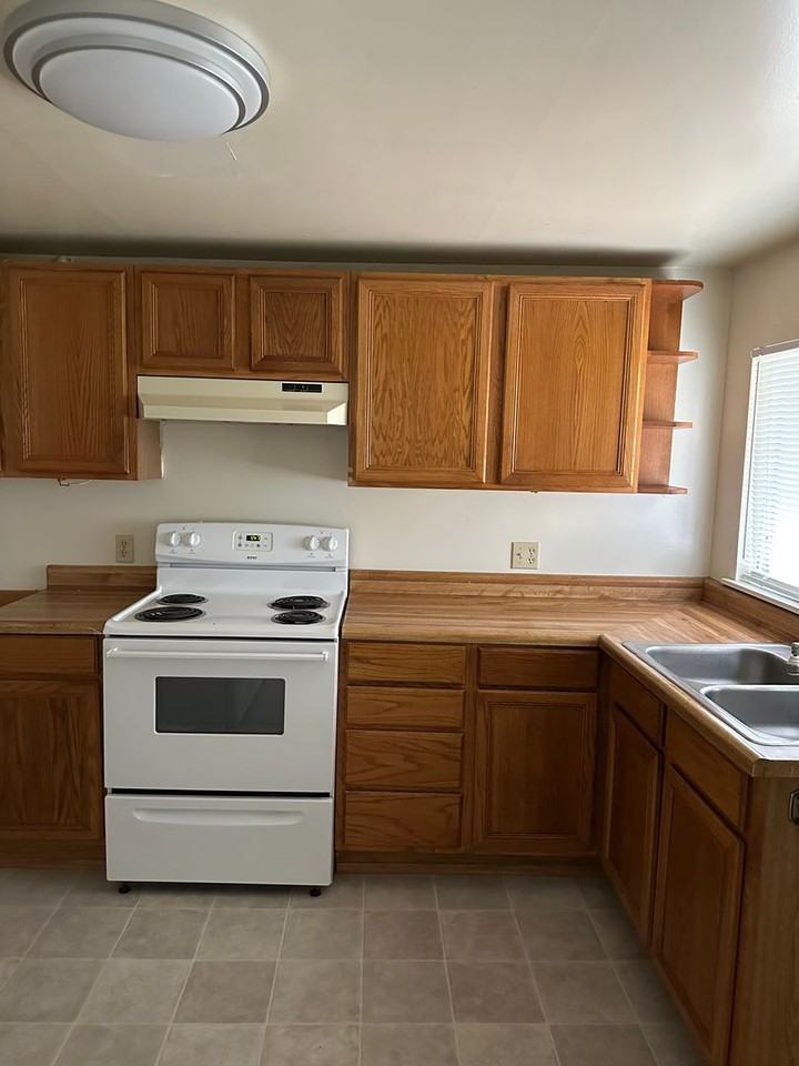1043 W Nevada Ct - Photo 4 of 10