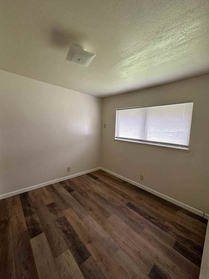 1043 W Nevada Ct - Photo 7 of 10