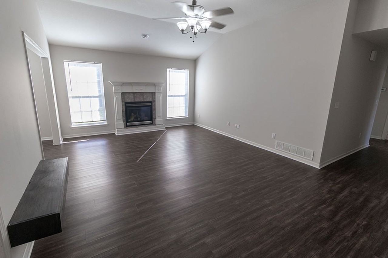 202 Kenya Ct - Photo 3 of 36