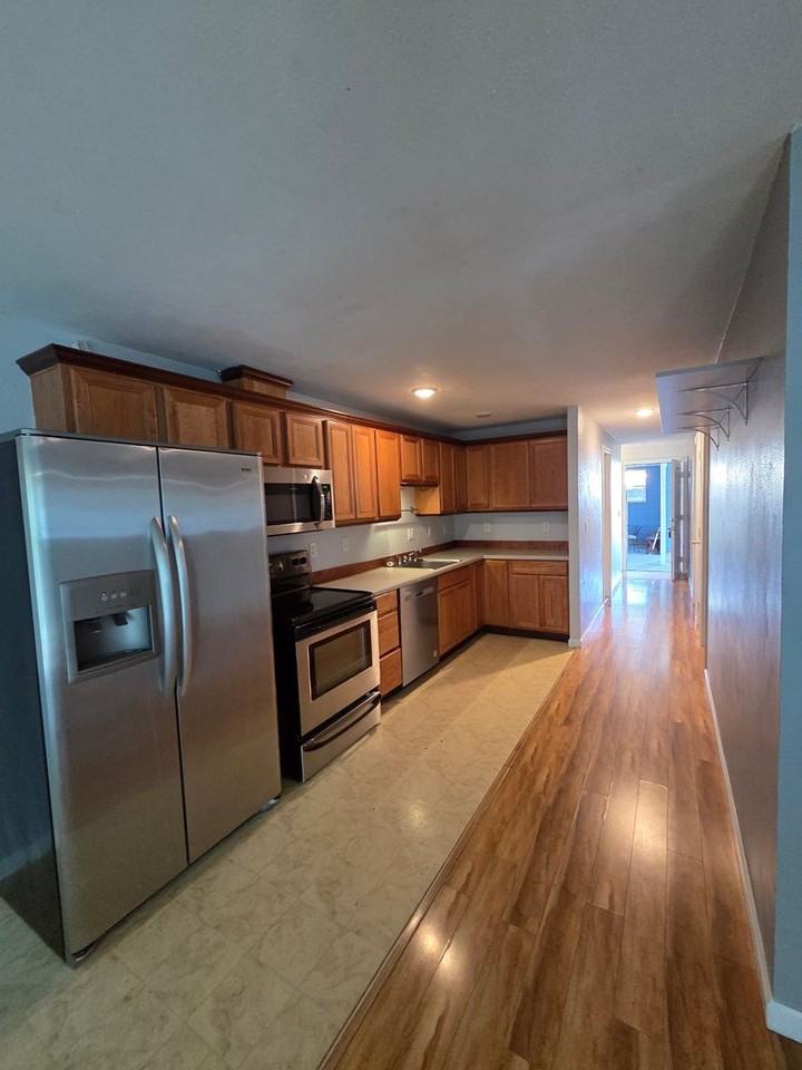 1506 G St - Photo 2 of 13