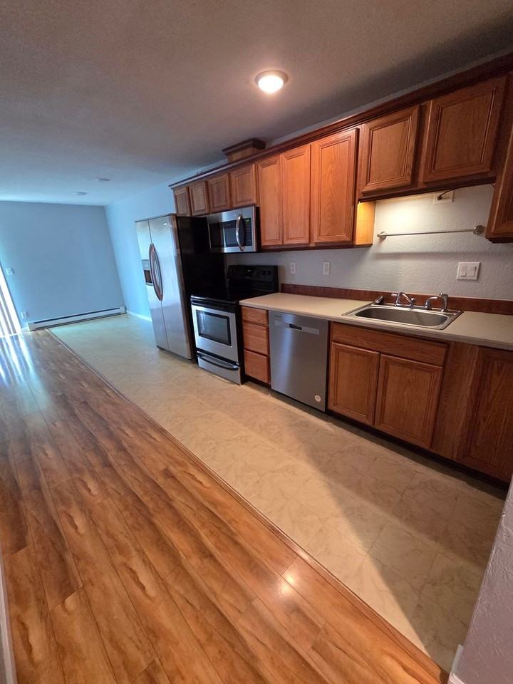 1506 G St - Photo 3 of 13