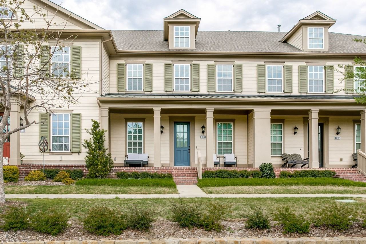 1105 Water St - Photo 2 of 25