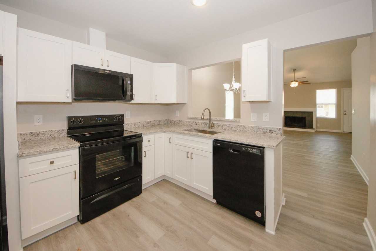 4225 Wingfoot Ct - Photo 4 of 25