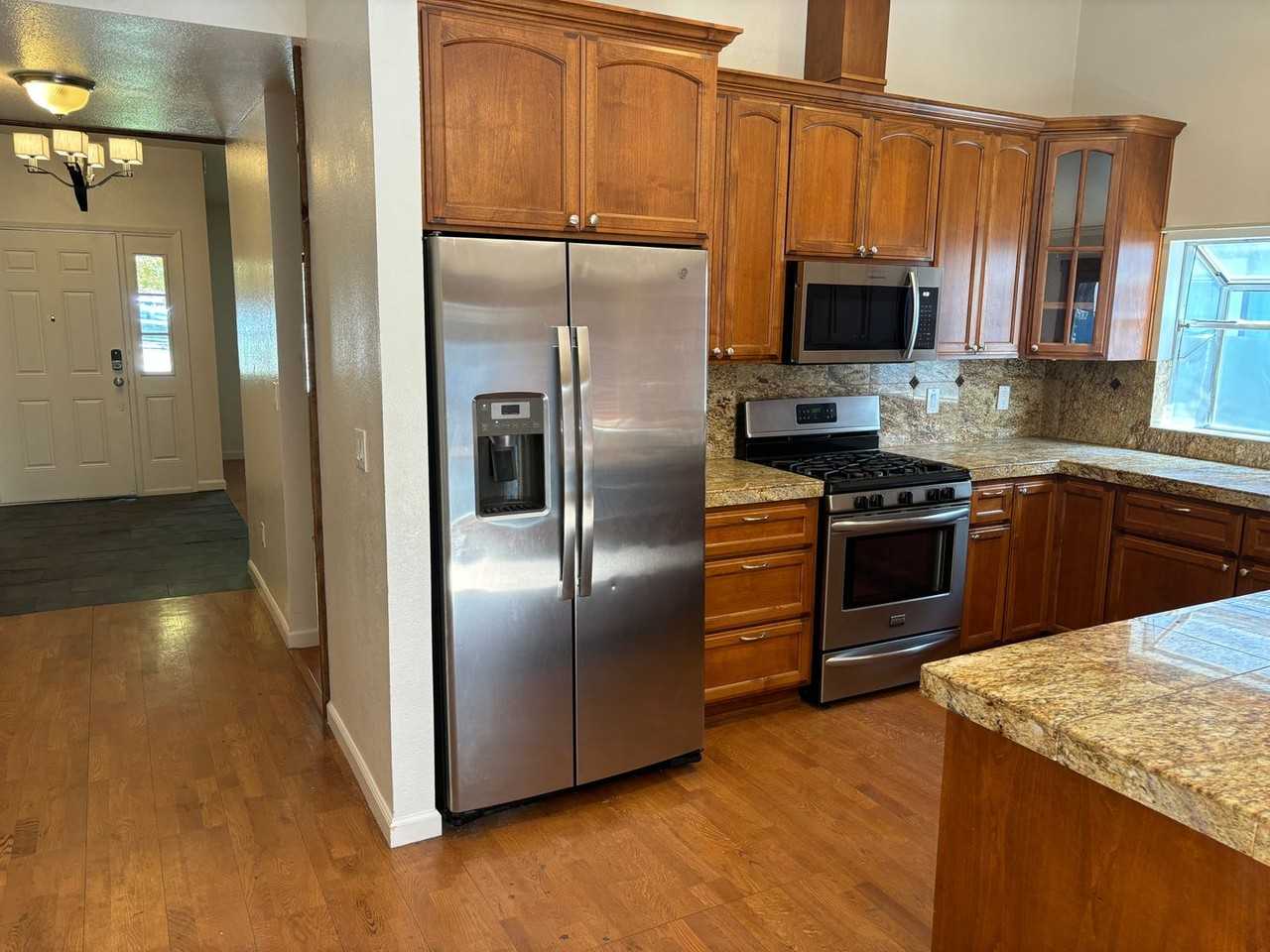 1329 Kendal Ct - Photo 3 of 27