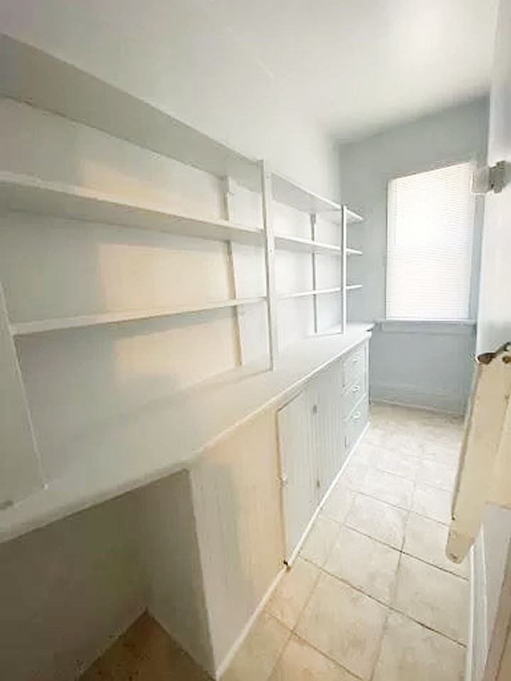 2405 N Frederick Ave - Photo 4 of 18