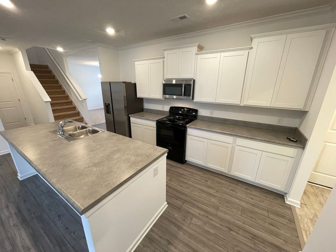 16915 Meander Way - Photo 3 of 30