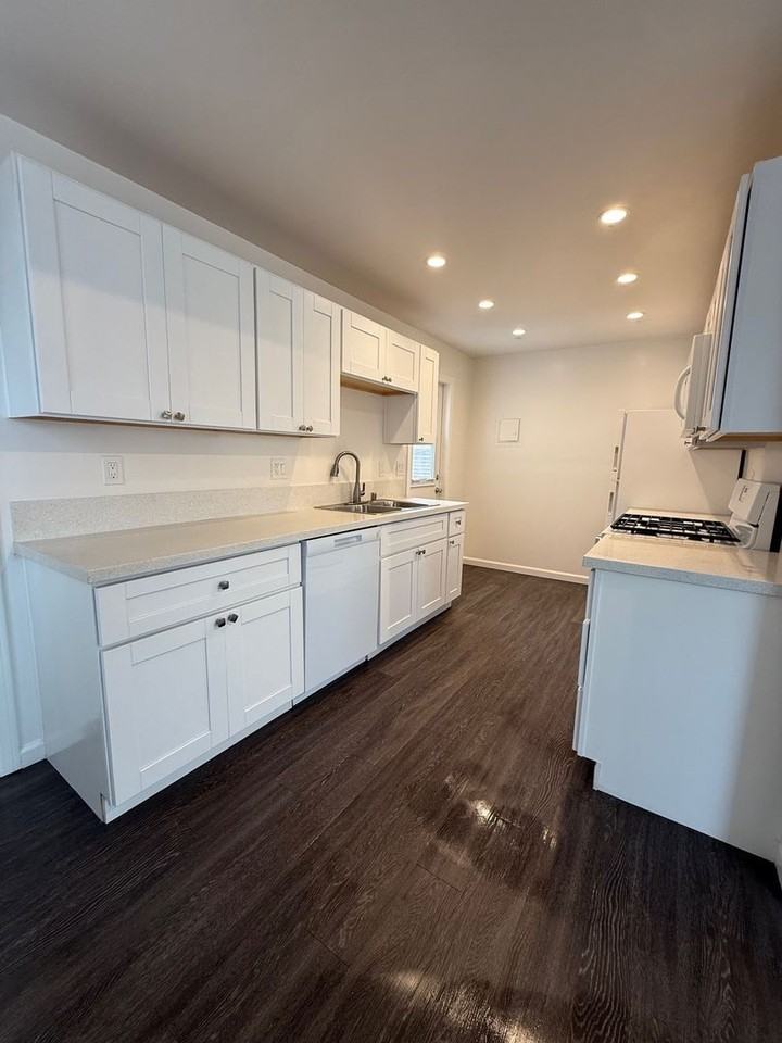 5245 La Jolla Mesa Dr - Photo 3 of 7