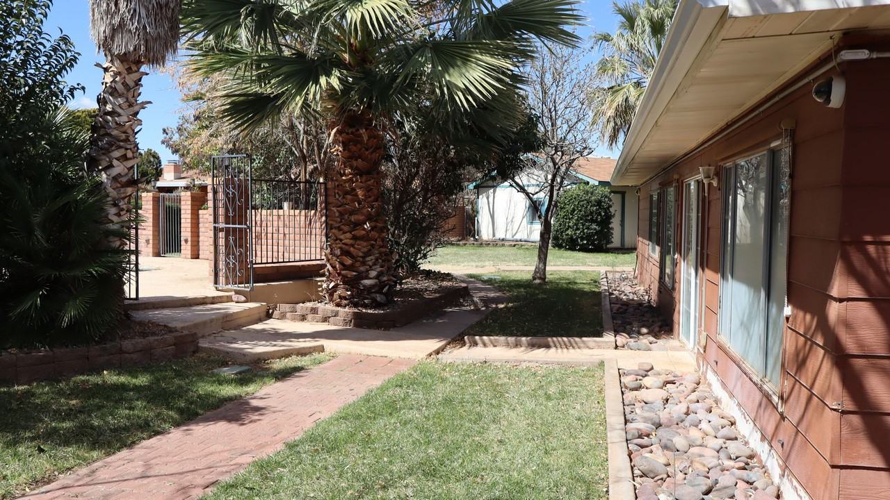 1810 Town And Country Dr - Photo 5 of 15