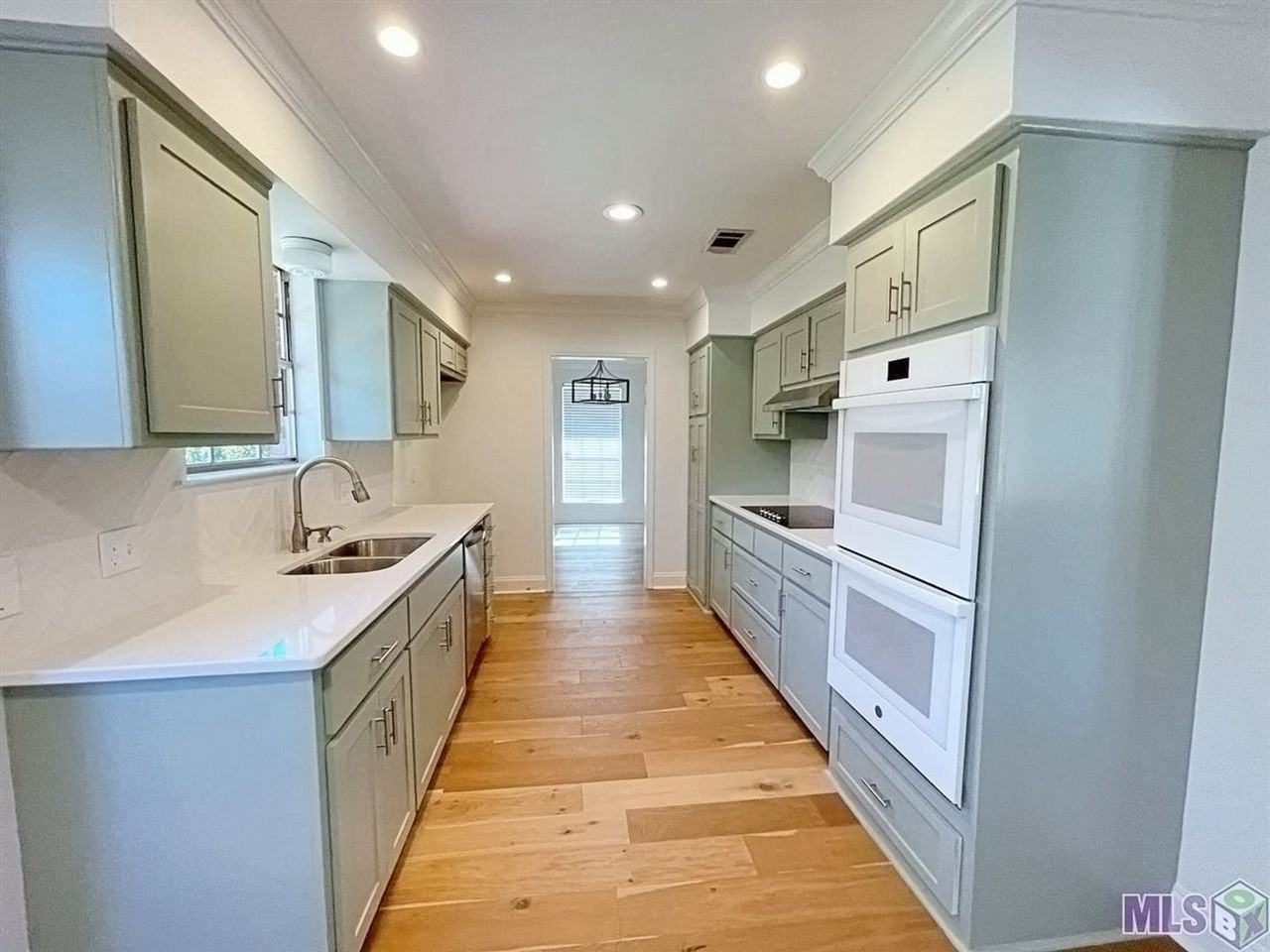 10727 Danbury Dr - Photo 2 of 23