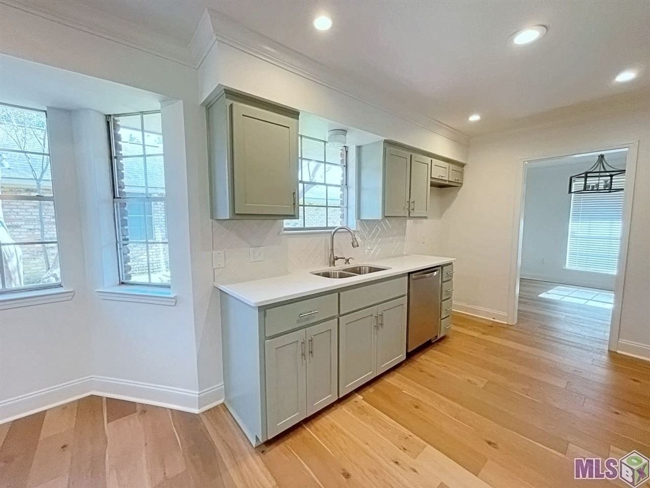 10727 Danbury Dr - Photo 3 of 23