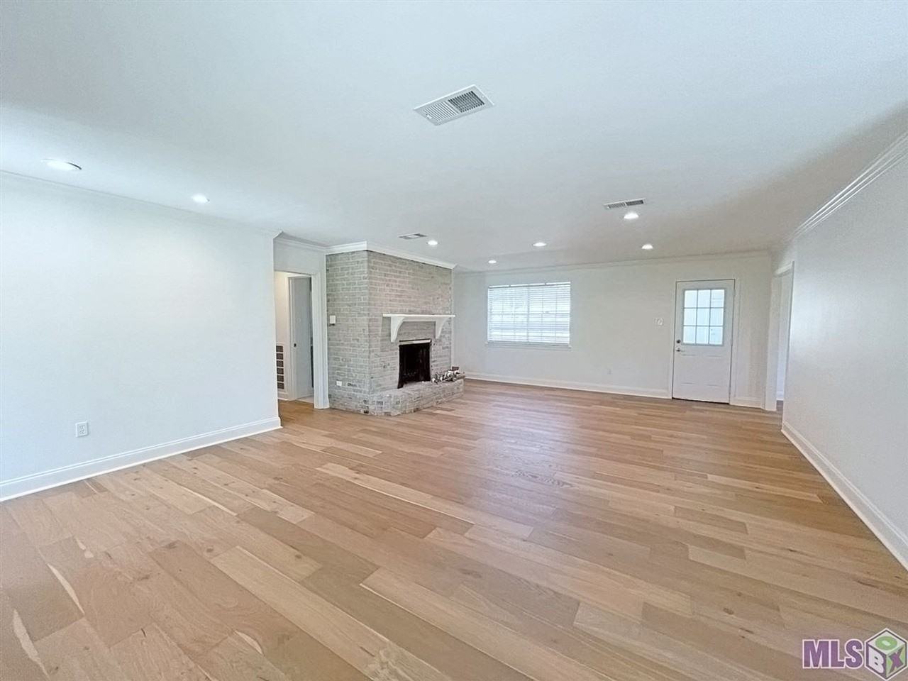 10727 Danbury Dr - Photo 4 of 23