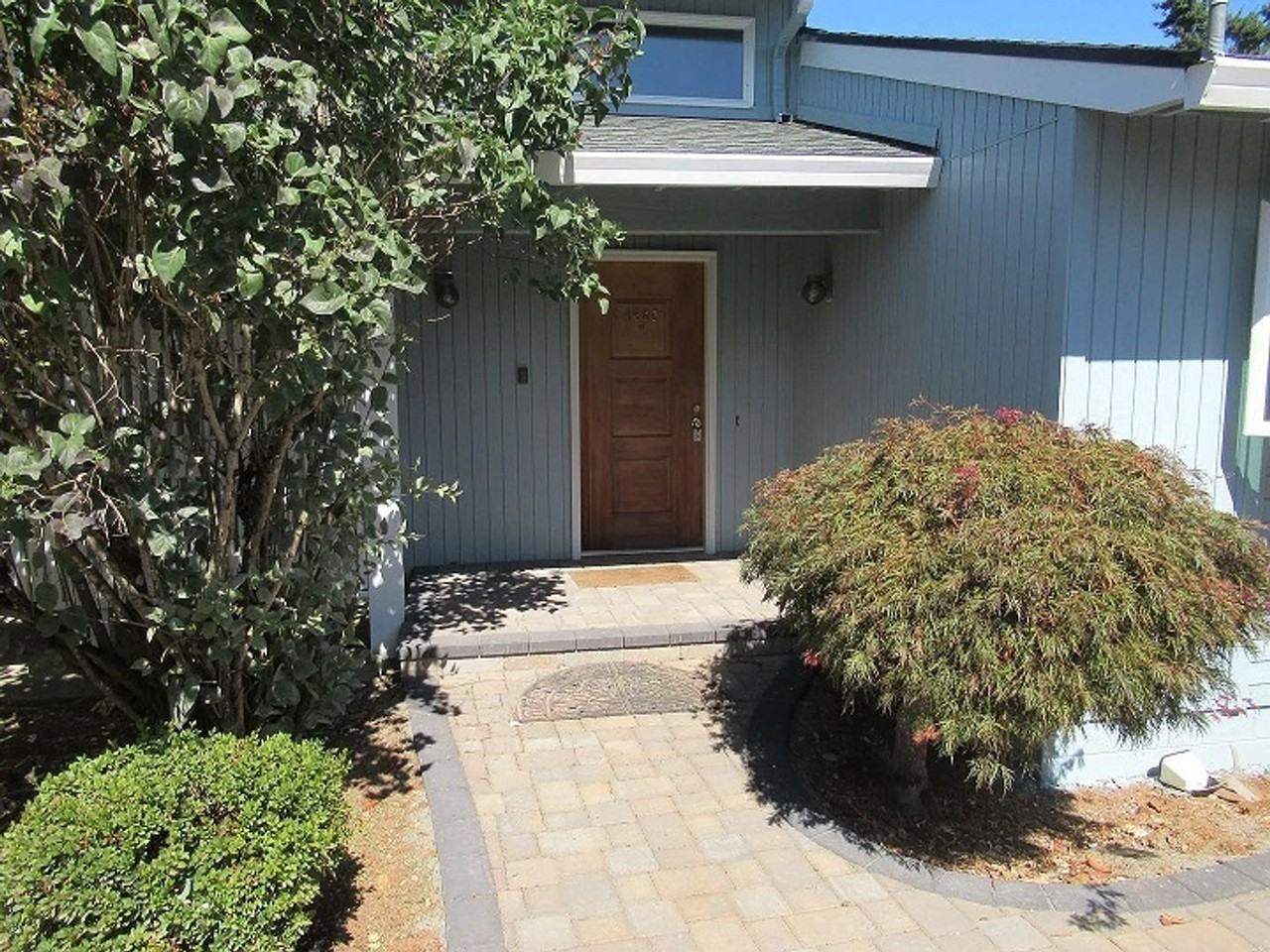 1655 Boehmer St S - Photo 2 of 22