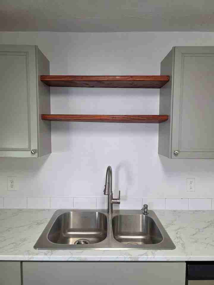 1123 Hawthorne Ave - Photo 2 of 10
