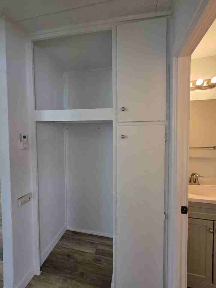 1123 Hawthorne Ave - Photo 7 of 10