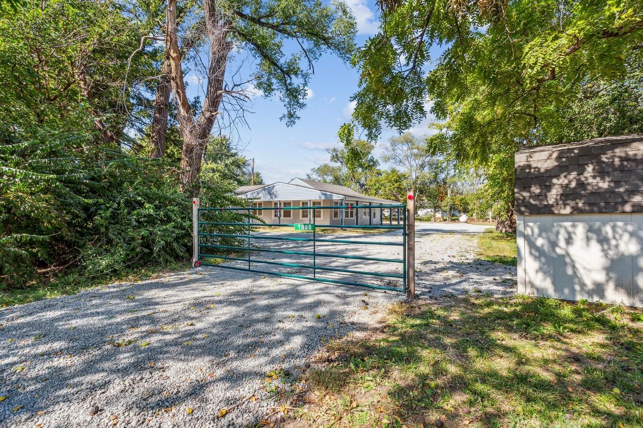 1000 W 55th St S - Photo 2 of 24