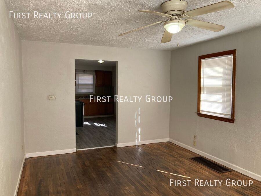 122 N Quentin Ave - Photo 2 of 13