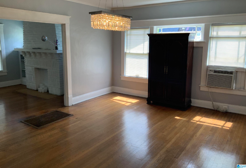 610 8th Ave W - Photo 2 of 7