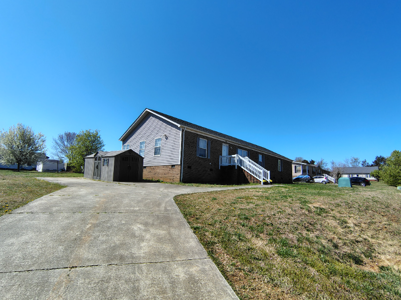 1048 Lands End Ln - Photo 3 of 13