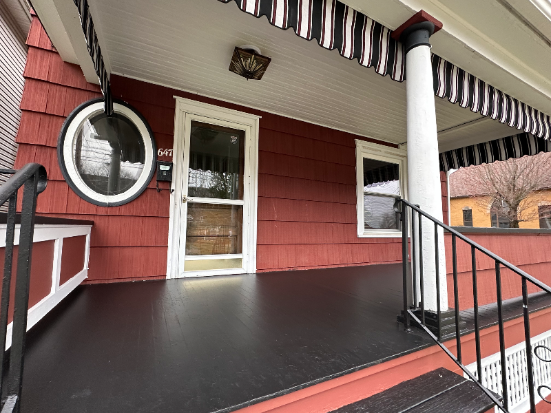 647 Liberty St - Photo 2 of 18