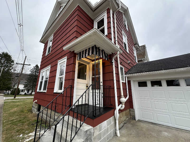 647 Liberty St - Photo 3 of 18