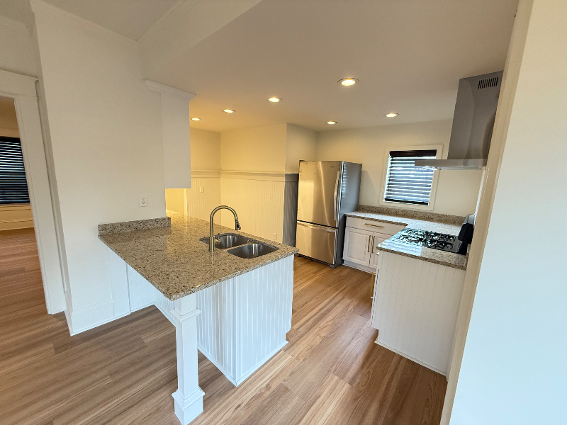 647 Liberty St - Photo 4 of 18