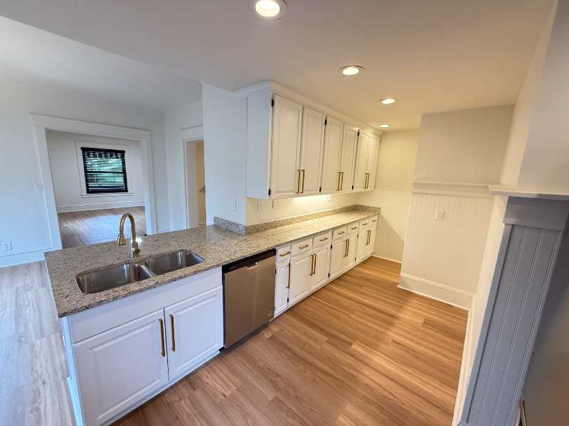 647 Liberty St - Photo 5 of 18