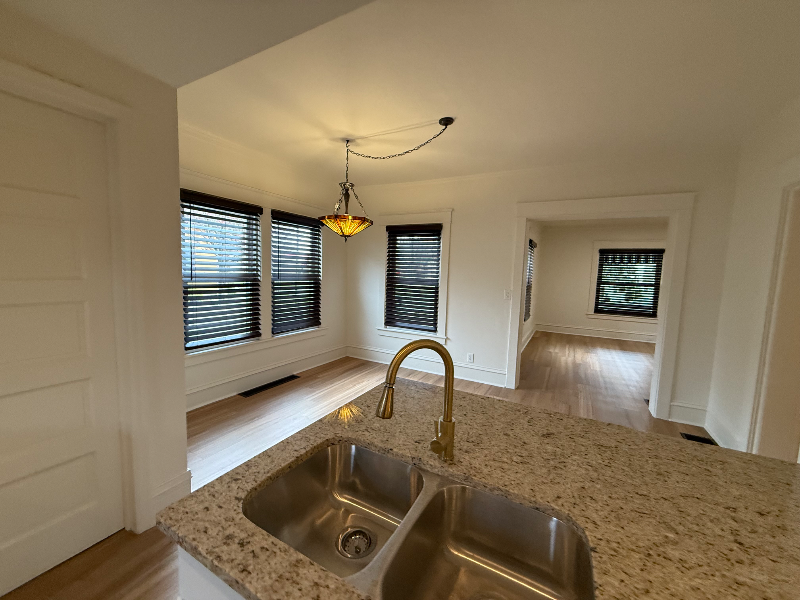 647 Liberty St - Photo 6 of 18