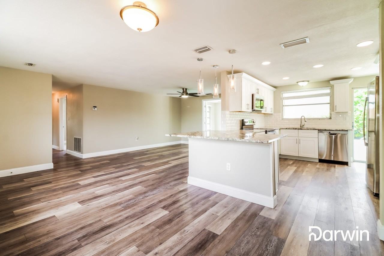 7541 Spirea Dr - Photo 3 of 15