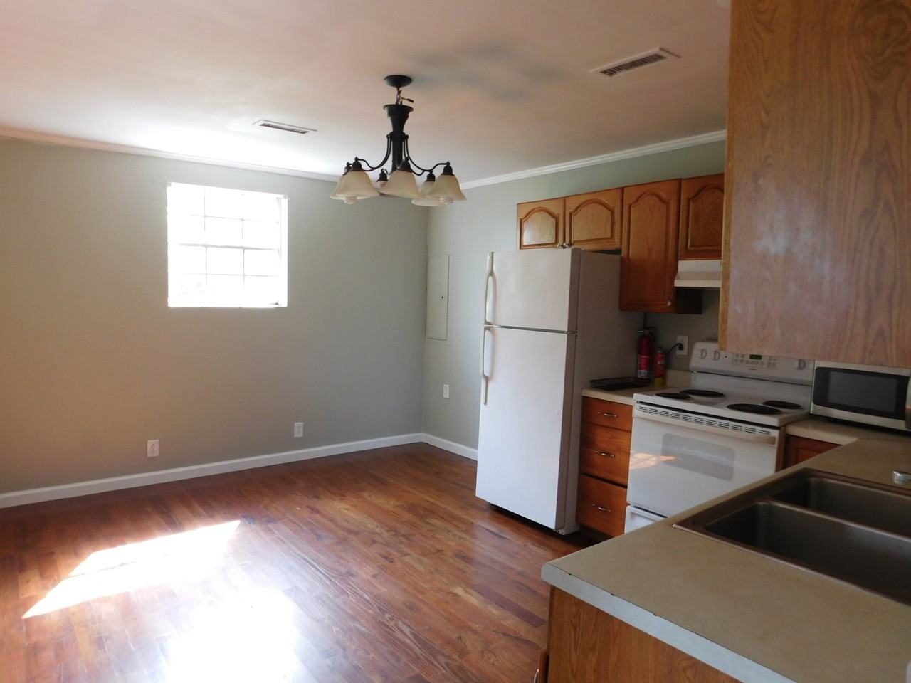 514 Rocky Mount Road Apt B - Photo 2 of 6