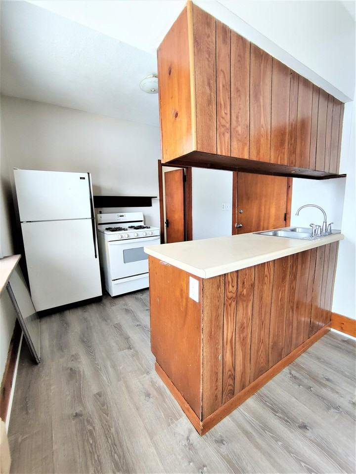 975 / 310 N. Elm St. Waterman - Photo 2 of 10