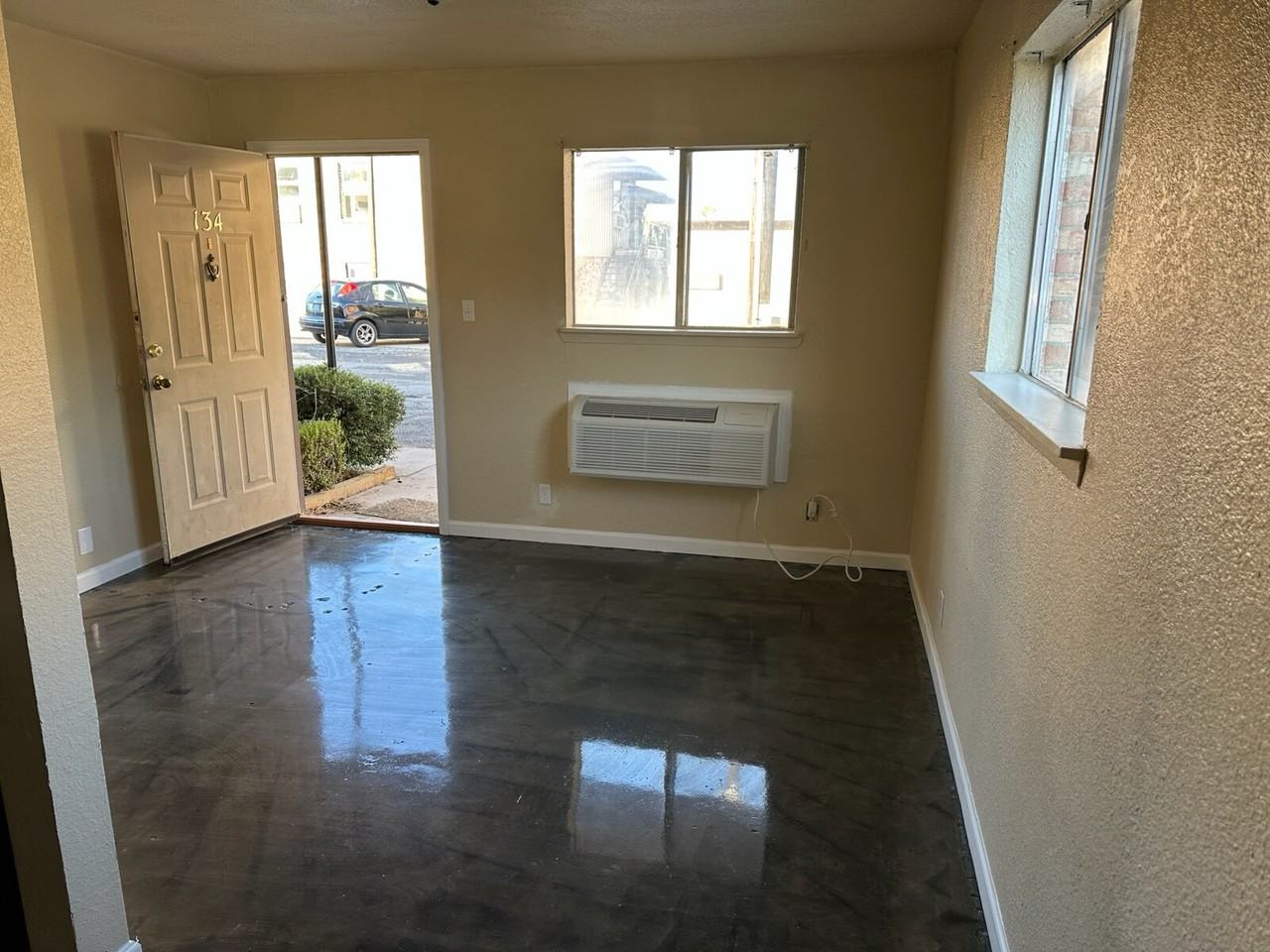 COLLEGE INN - Photo 5 of 22