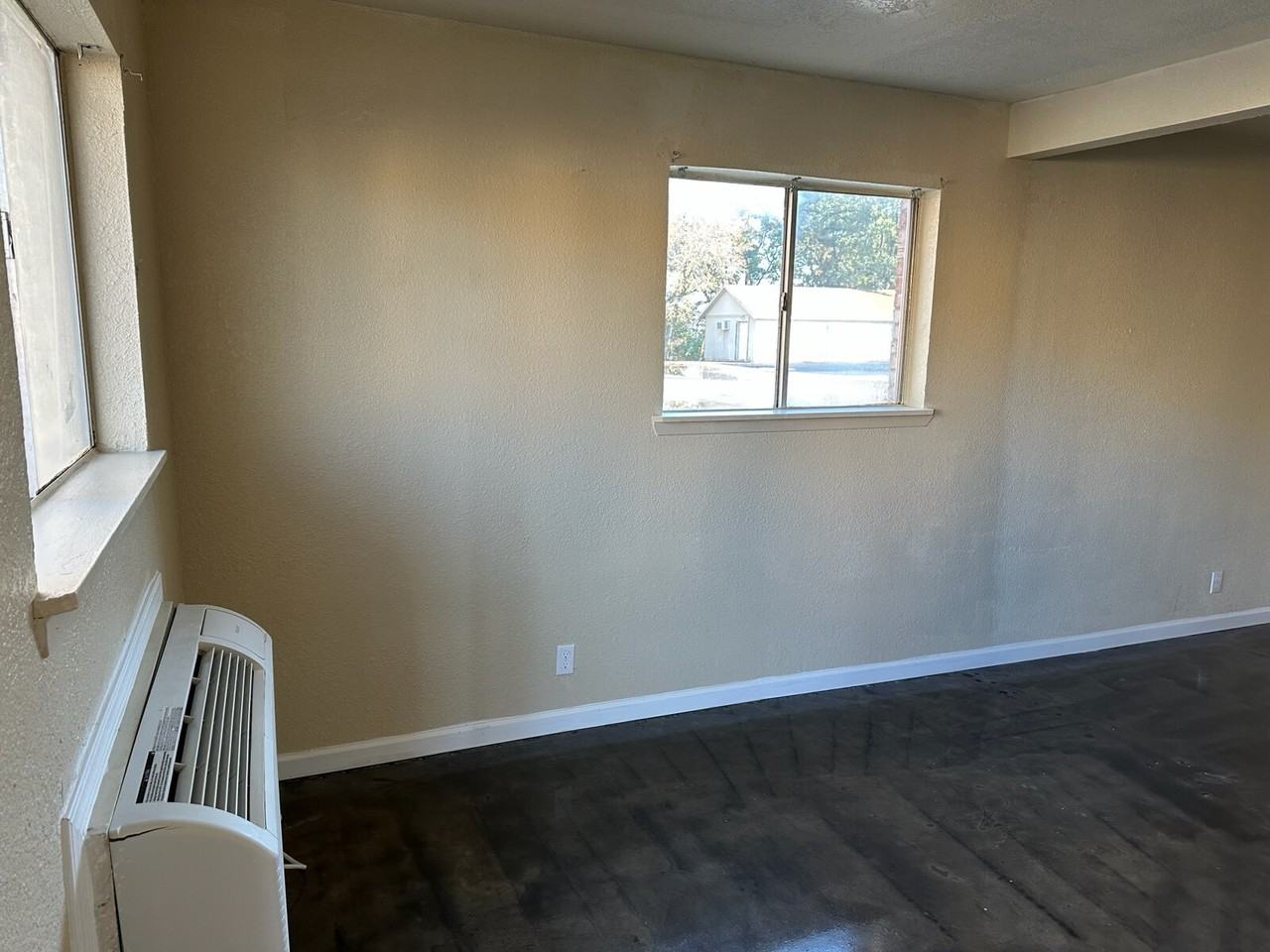 COLLEGE INN - Photo 7 of 22